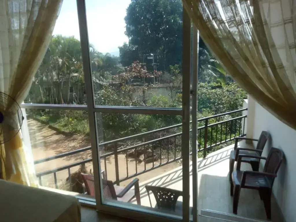Элла: The Green Residence