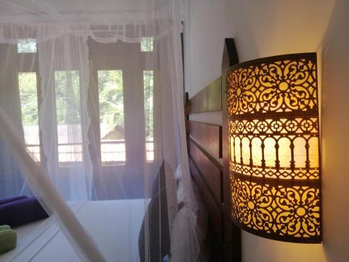 Элла: Hill Breeze Inn