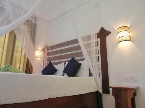 Элла: Hill Breeze Inn