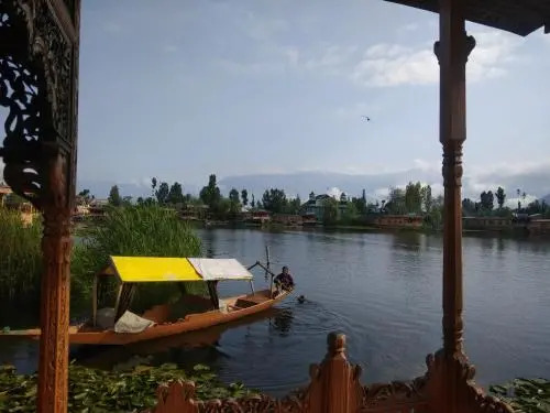 Шринагар: House Boat Omar Khayam