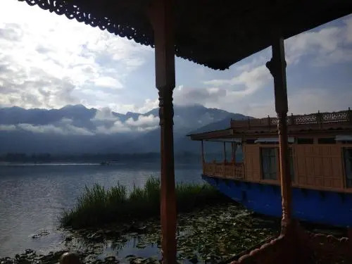 Шринагар: House Boat Omar Khayam