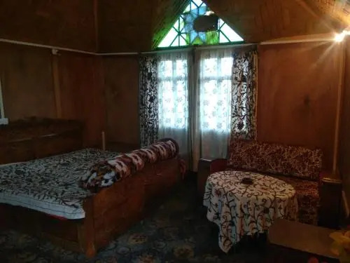 Шринагар: House Boat Omar Khayam