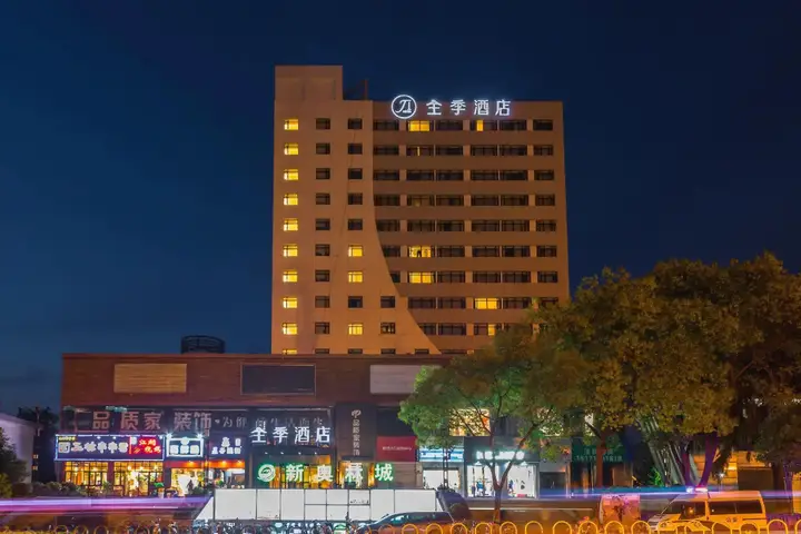 Ухань: Ji Wuhan Guanggu Edu
