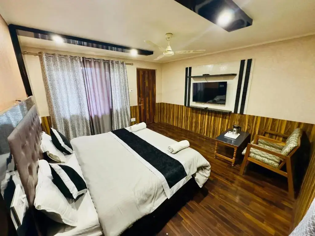 Hotel Luxury Inn — фото 1
