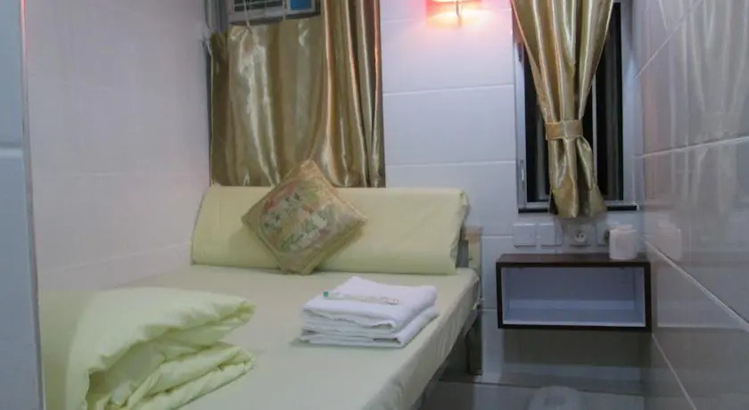 Гонконг: Angel Guest House (13/F & 14/F)