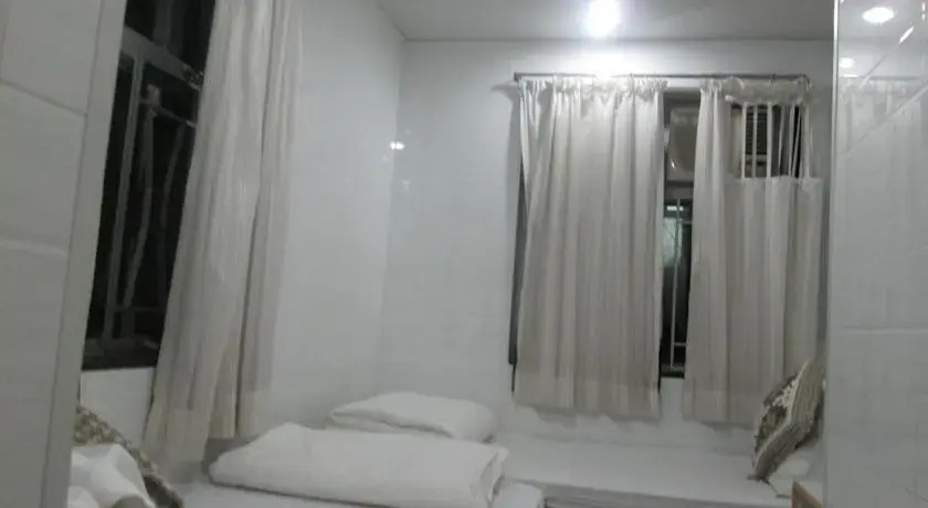 Гонконг: Angel Guest House (13/F & 14/F)