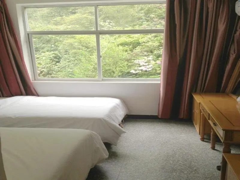 Чжанцзяцзе: J&H Nature Hotel