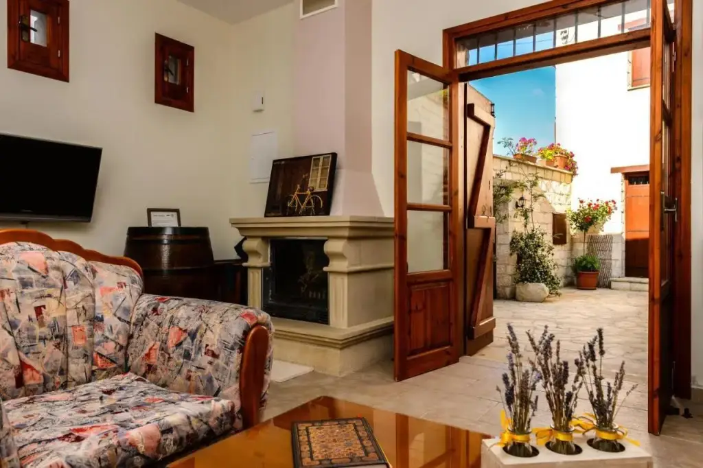 Пейя: Villa Saint George Stone Costa Demetriou