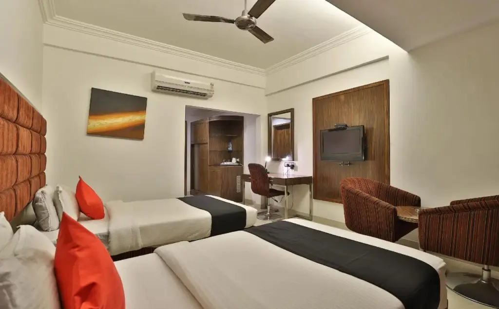 Бхаруч: Capital O 23123 Hotel Kohinoor