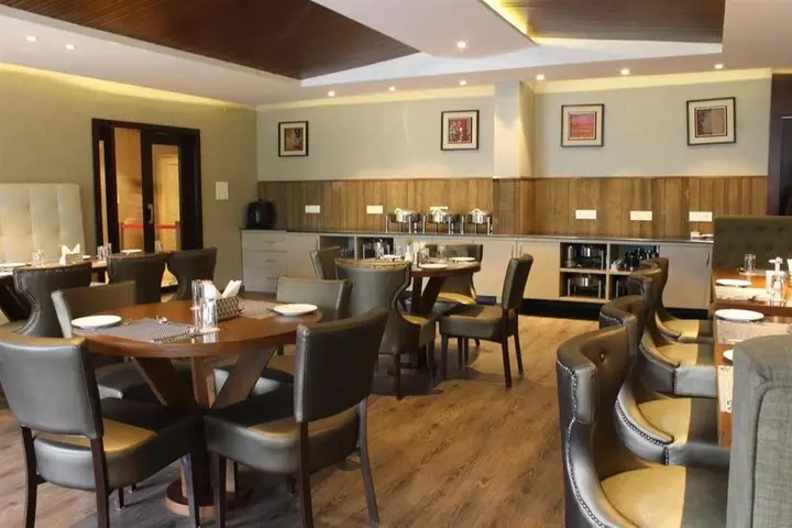 Наинитал: Oyo Premium Naini Lake Nainital