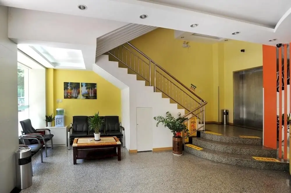 Шэньчжэнь: Super 8 Hotel - Shiyan Theater Sehnzhen
