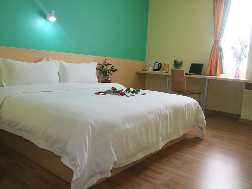 Шэньчжэнь: Super 8 Hotel - Shiyan Theater Sehnzhen