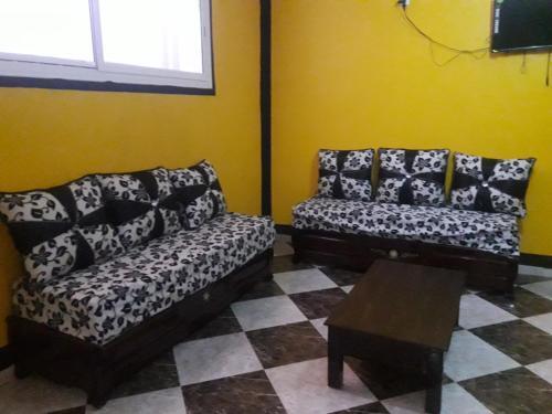 Хаммам Боу Хаджар: Hotel Les Fréres Benouis