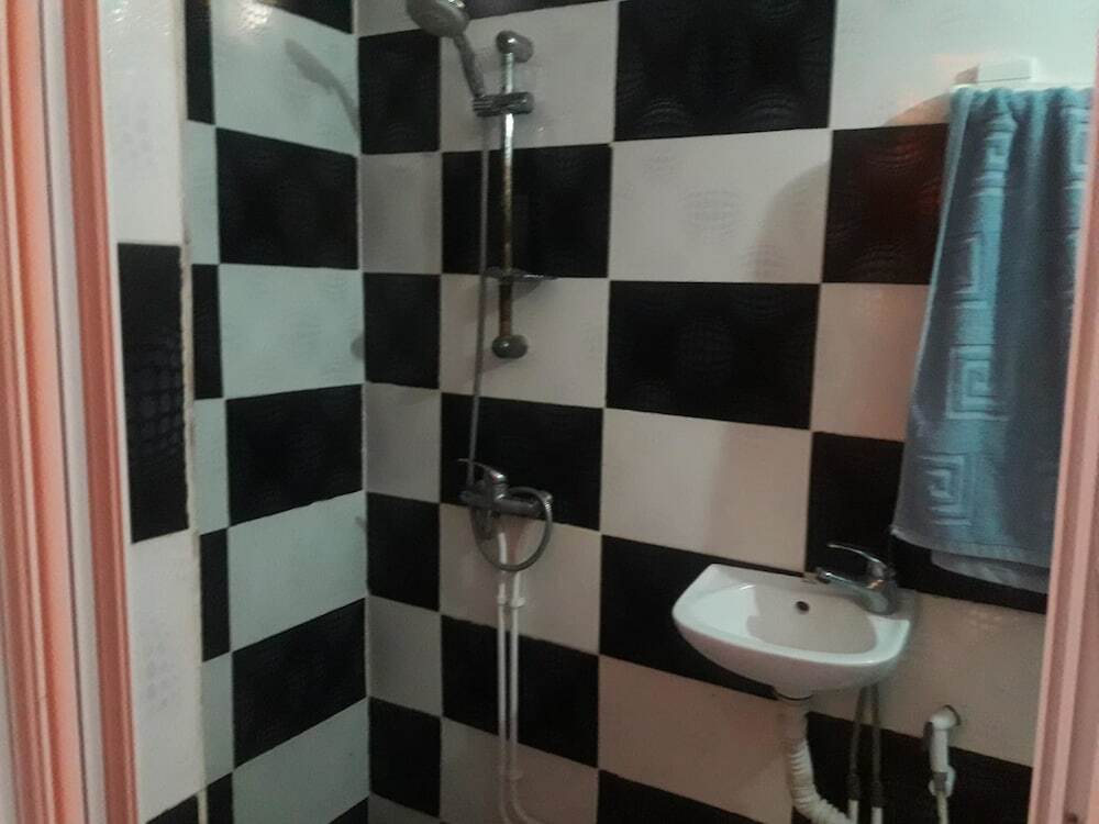 Хаммам Боу Хаджар: Hotel Les Fréres Benouis