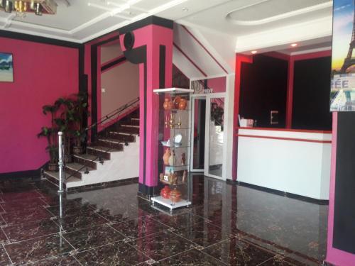 Хаммам Боу Хаджар: Hotel Les Fréres Benouis