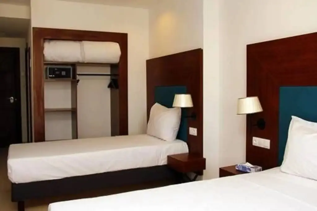 Оран: Sofi Hotel