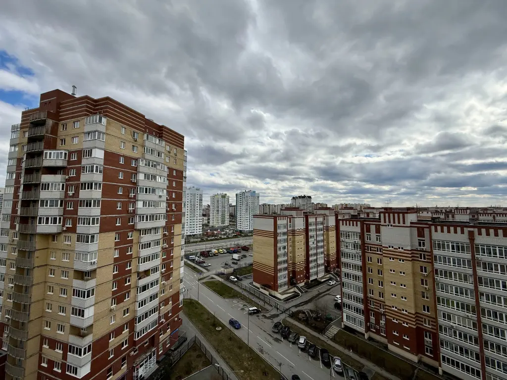 Тюмень: Сакура рядом ТЦ Кристалл