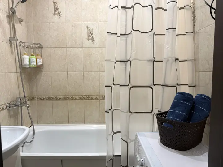 Тюмень: Сакура рядом ТЦ Кристалл