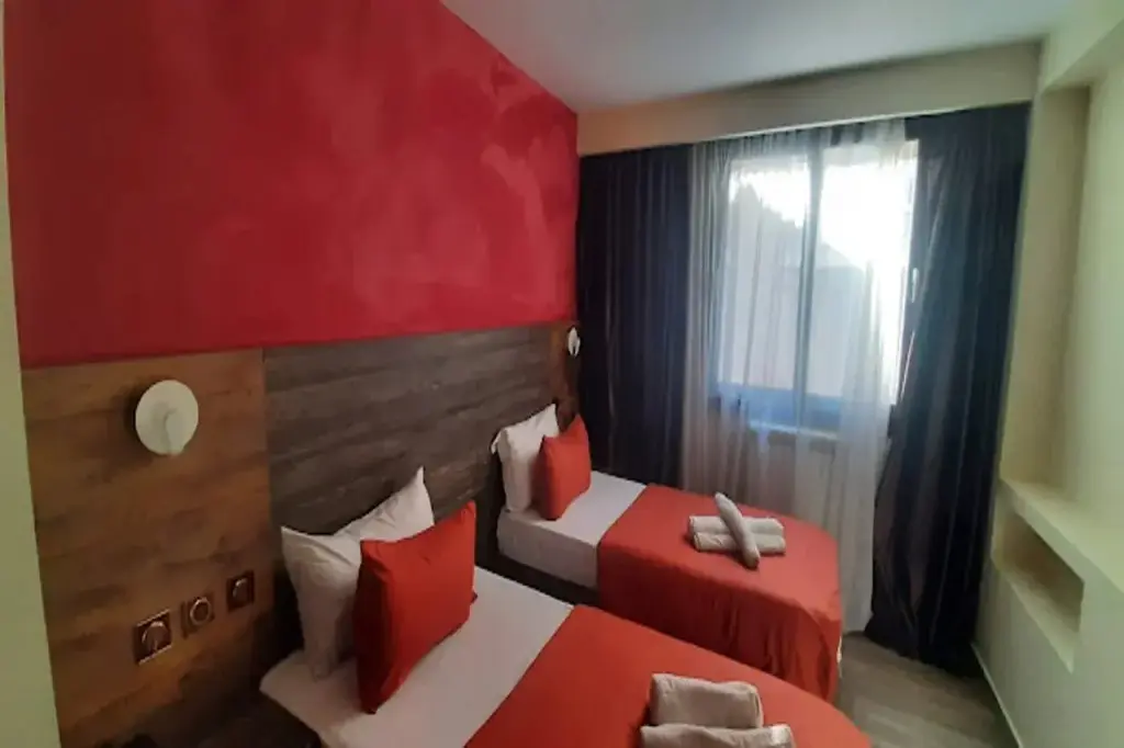Джиджэль: Hotel Barbarous Royal