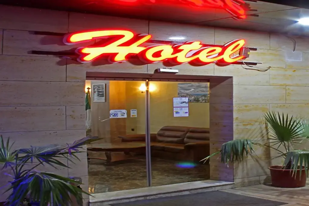 Оран: LB Suites Hotel