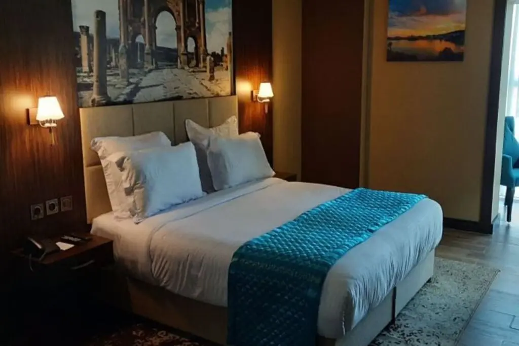 Оран: LB Suites Hotel