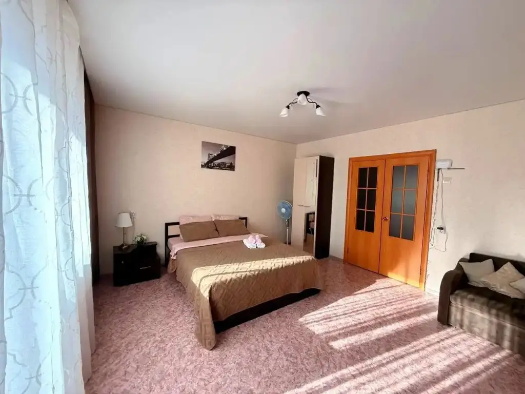 Квартира GoldApart на проспекте Победы 342а — фото 1