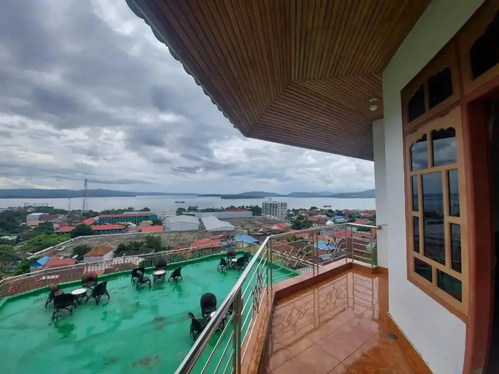 Баубау: Villa Adios