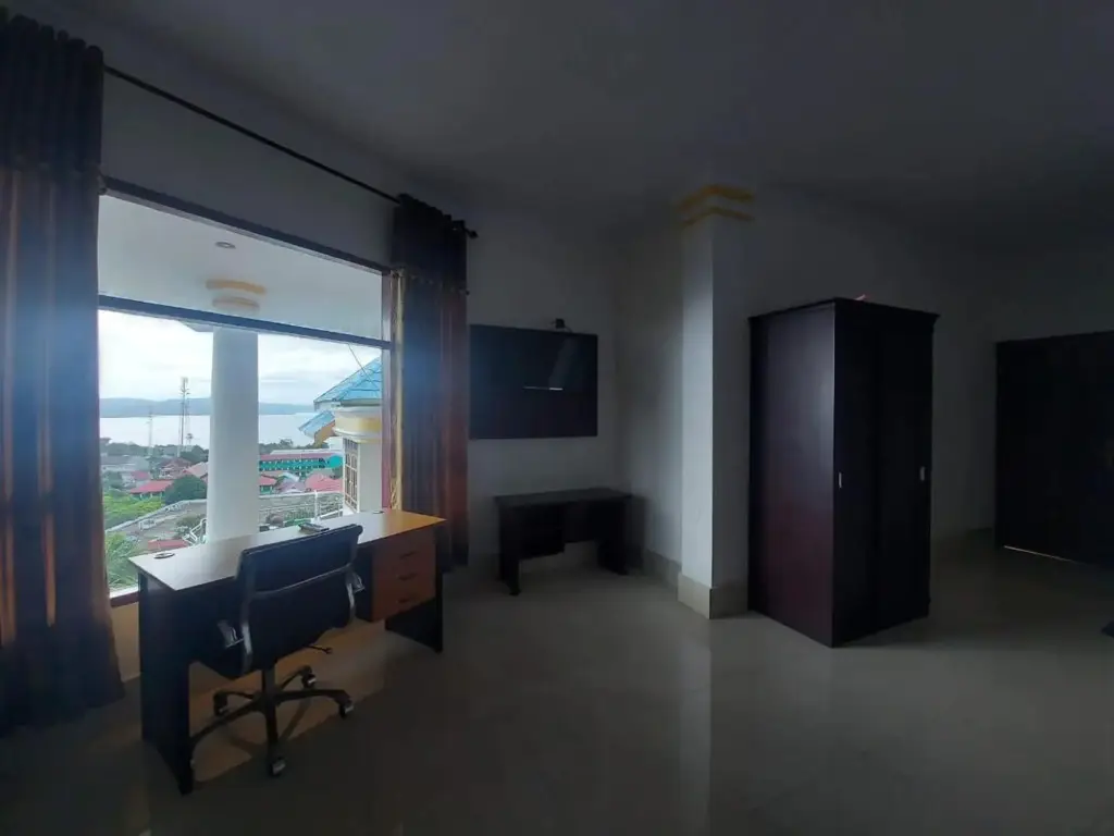 Баубау: Villa Adios
