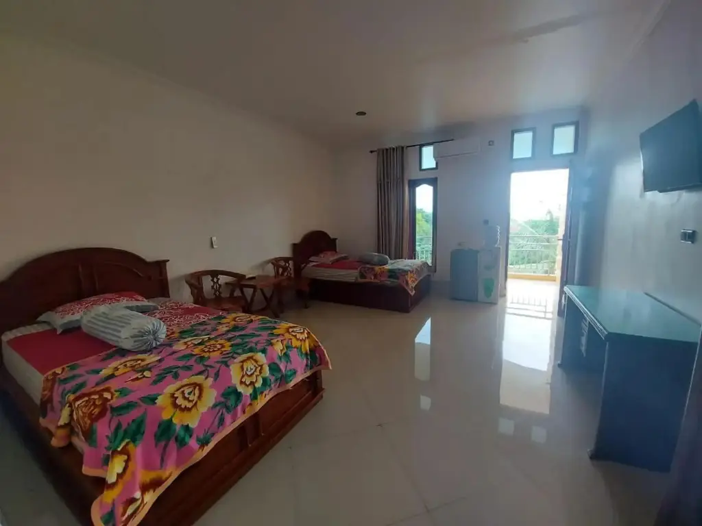 Баубау: Villa Adios