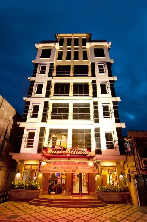 Maximillian Hotel — фото 1