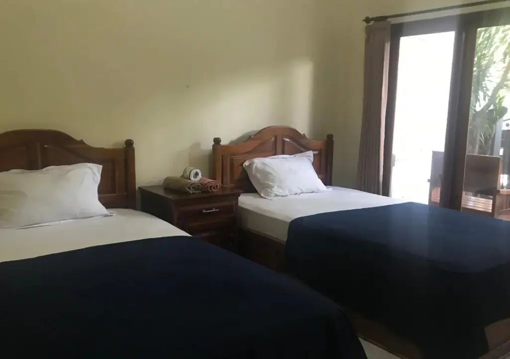 Лембонган-Айленд: Swastika Inn