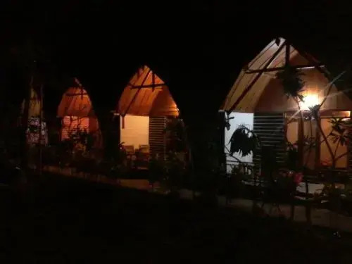 Гили Аир: One World Bungalow