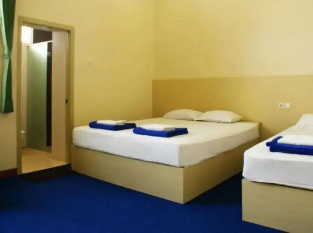 Суракарта: Hotel Trio