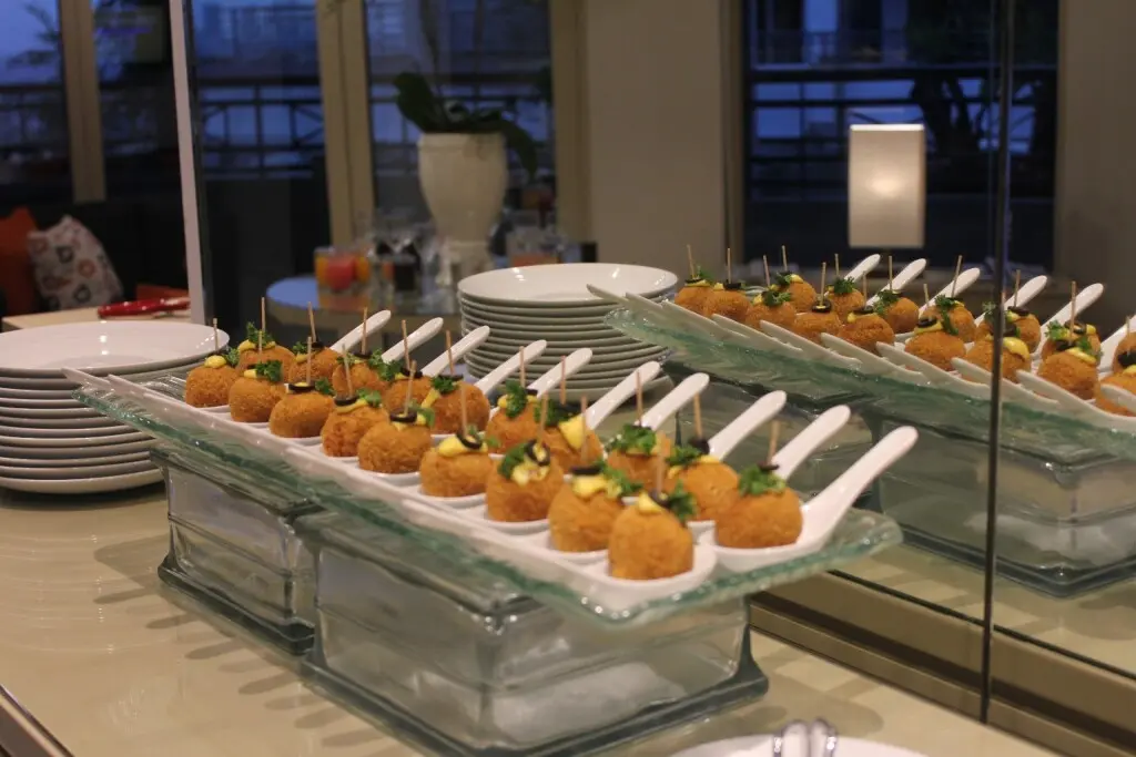 Джакарта: Grand Tropic Suites Hotel