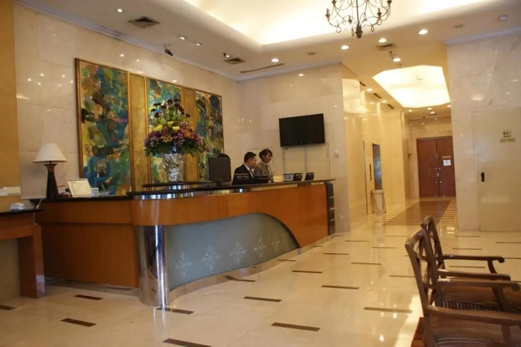 Джакарта: Grand Tropic Suites Hotel