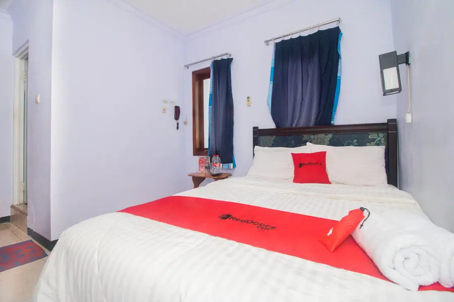 Баньюванги: RedDoorz Near Pantai Boom
