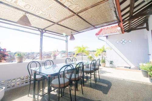 Баньюванги: RedDoorz Near Pantai Boom