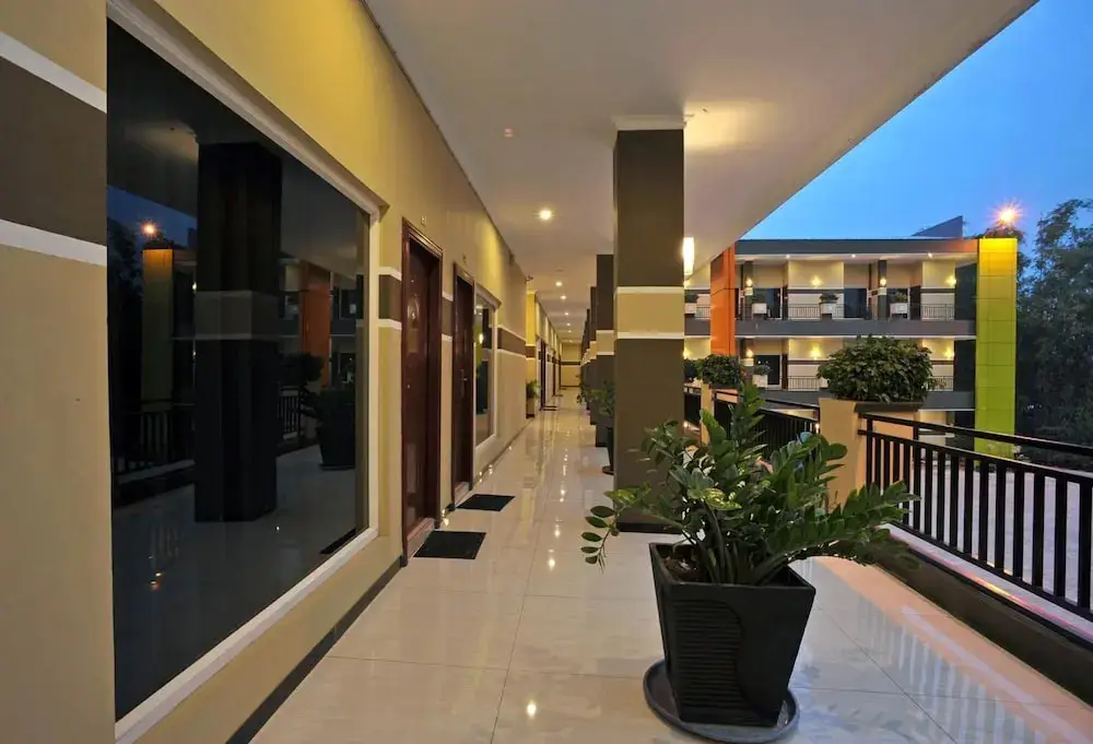 Пати: Hotel New Merdeka Pati