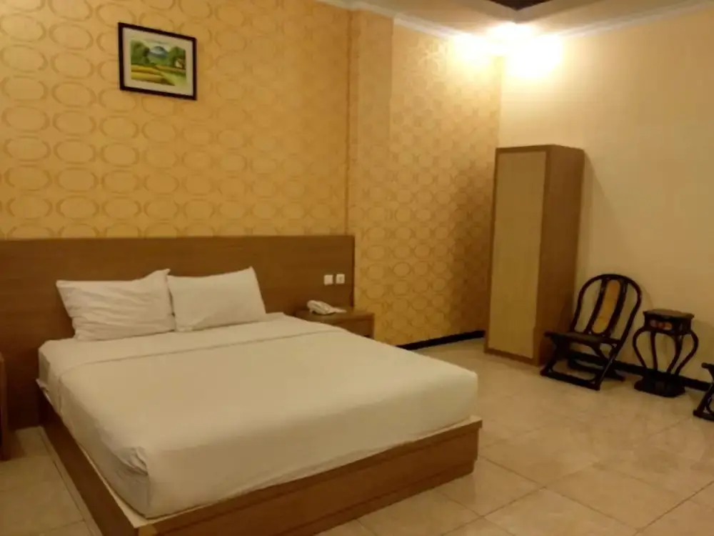 Пати: Hotel New Merdeka Pati