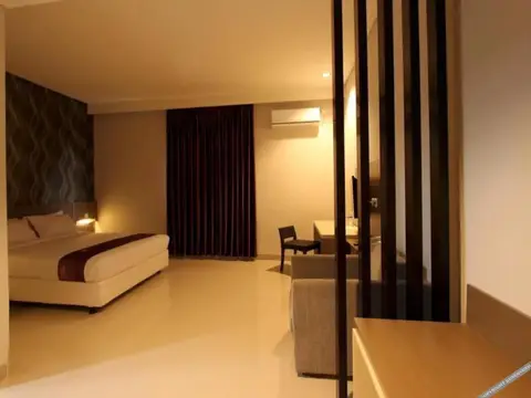 Smile Hotel by RedDoorz — фото 1