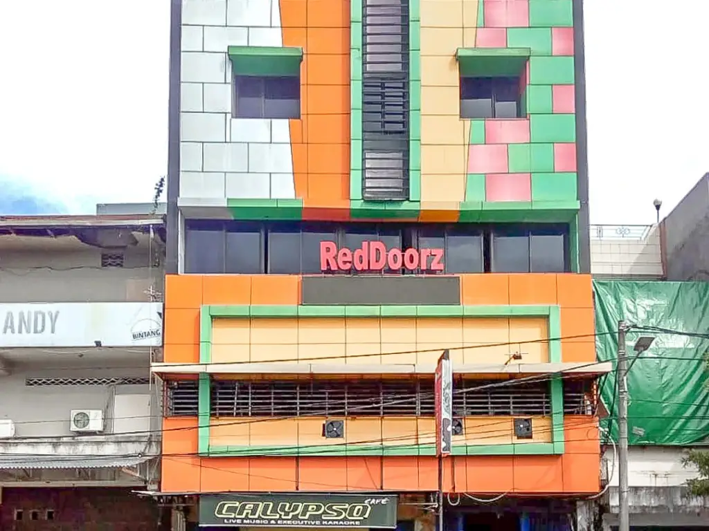 Макассар: Ocean View Hotel Makassar RedPartner