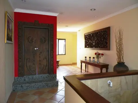 Candi View Hotel — фото 1