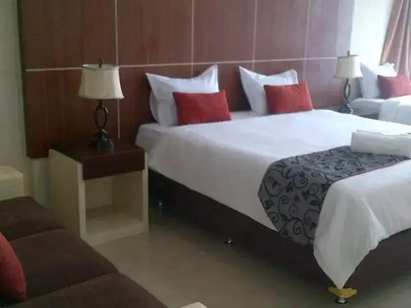 Читарингул: Santa Monica Hotel and Convention