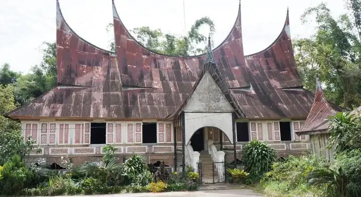 Букиттинги: Minang Traditional House