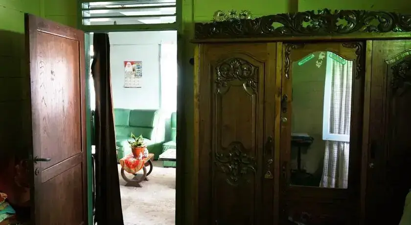 Букиттинги: Homestay Madani 007 - Nita