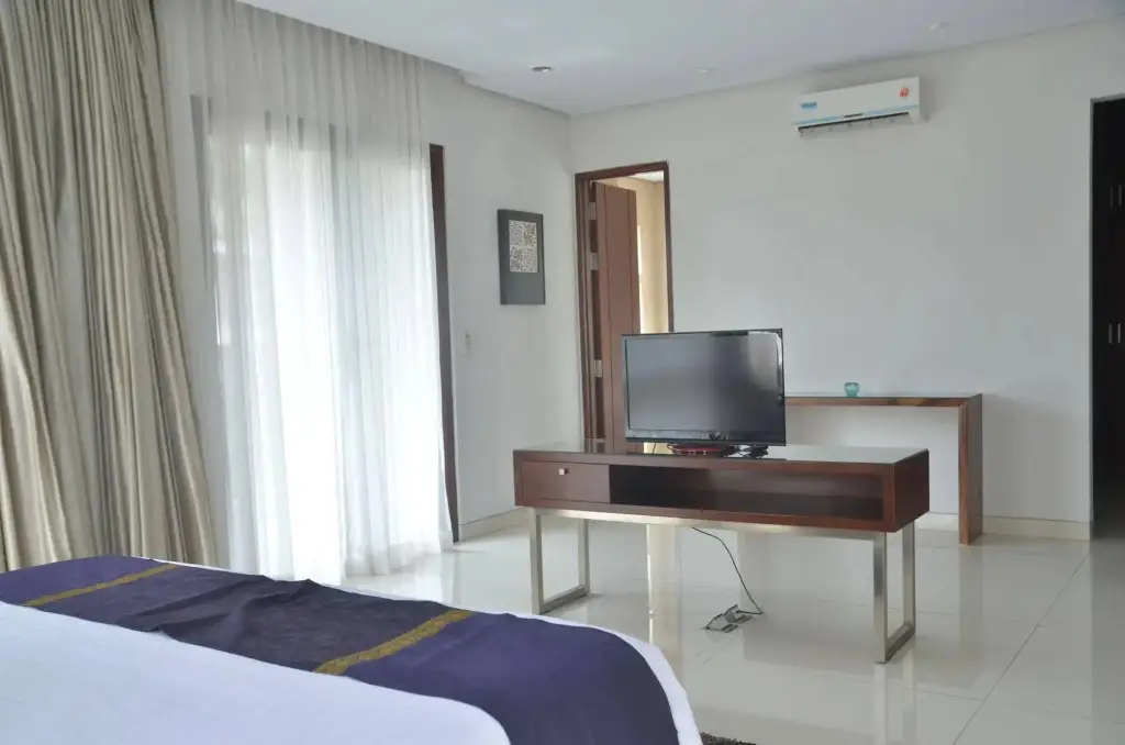 Бандунг: Breeze Blows City View 5 Br Heated Pool and a Billiard