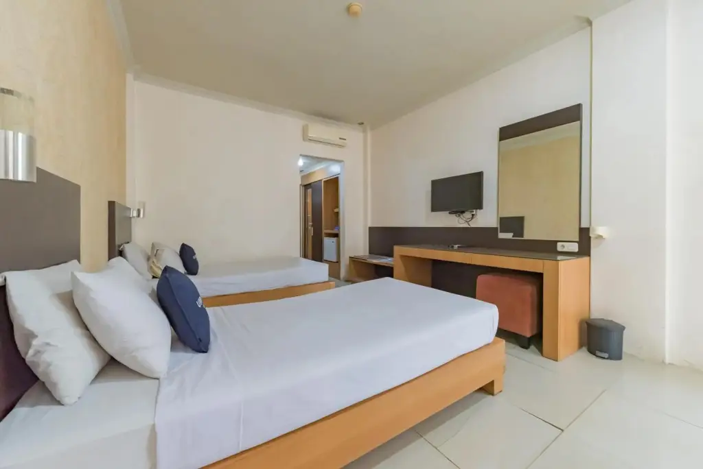 Тасикмалая: Crown Hotel Tasikmalaya