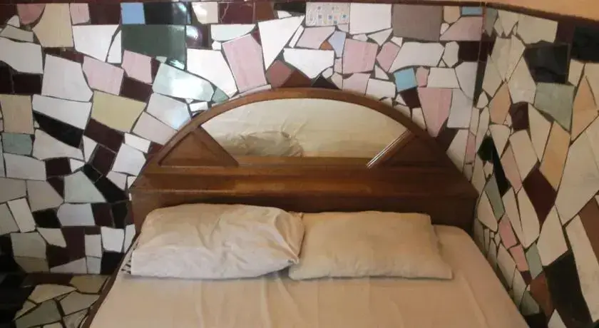 Горонтало: Astro Hotel