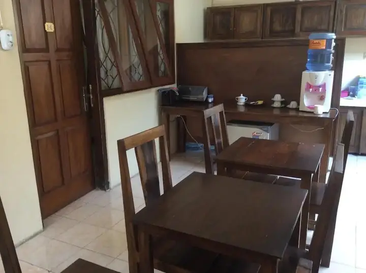Депок: Larasati Guest House