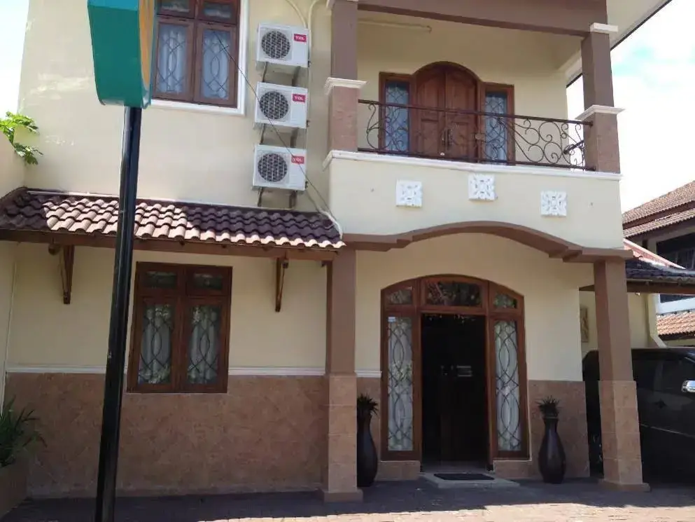 Депок: Larasati Guest House